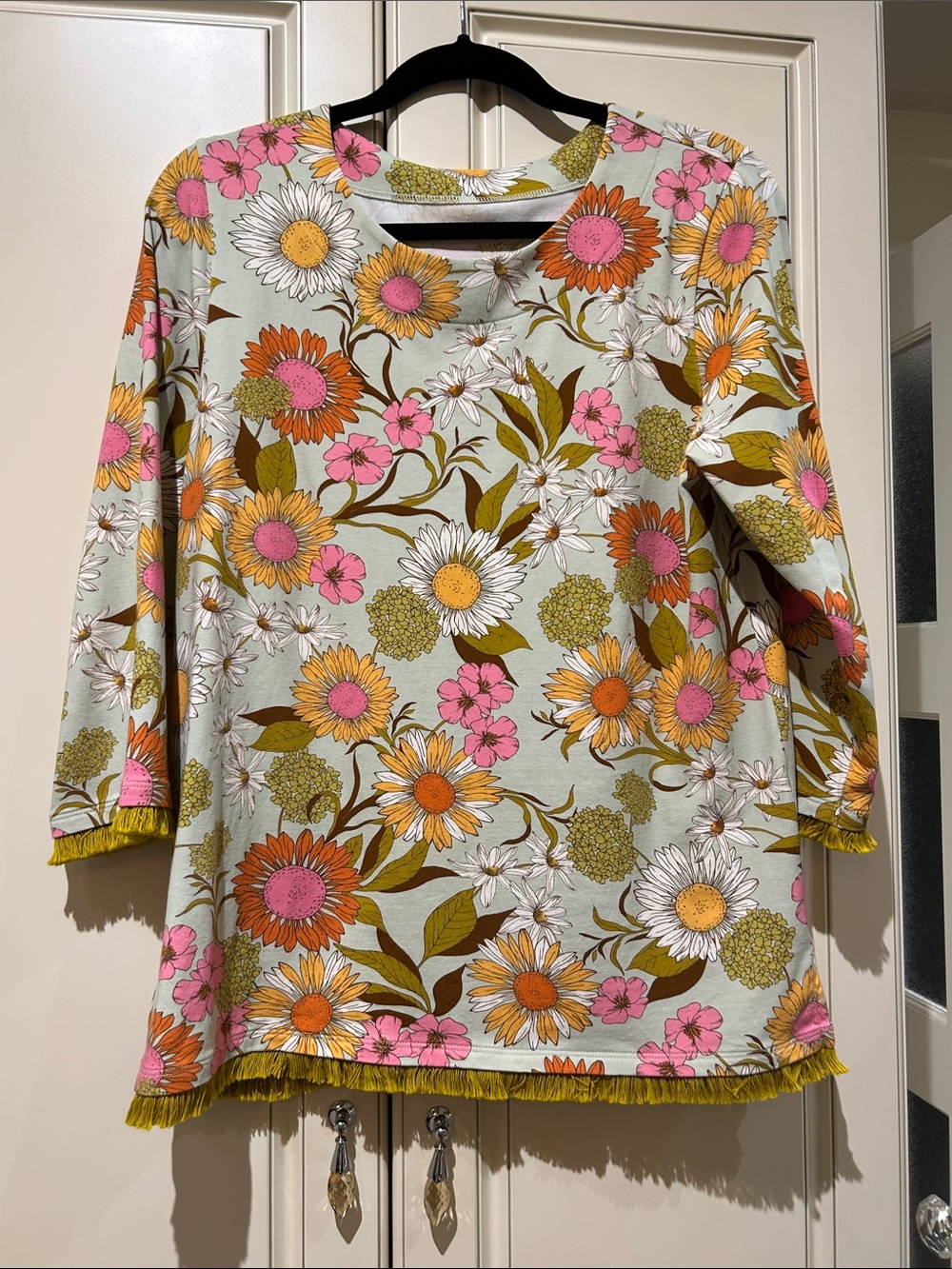Spartina 449 Island Fringe Top in Heyward’s Rate Gerber Daisy L